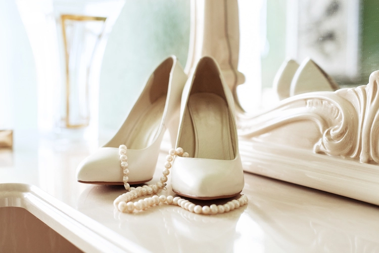 Belles-chaussures-de-mariee