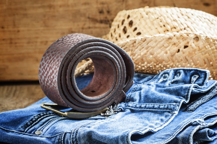 Belle-ceinture-pour-femmes-avec-jeans